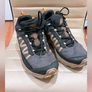 Salomon | Shoes | Salomon Mens Black And Tan Athletic Shoes  display picture 1